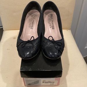 Paul Mayer ballet flats with 1.75 heels. In dark navy color. Very comfortable